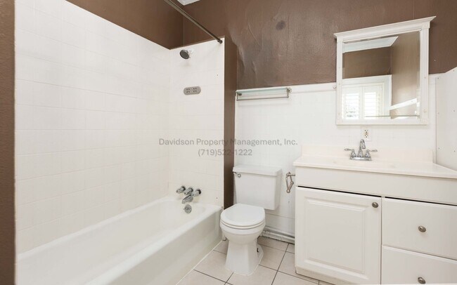 Building Photo - Stunning 3 Bedroom House in The Old North End