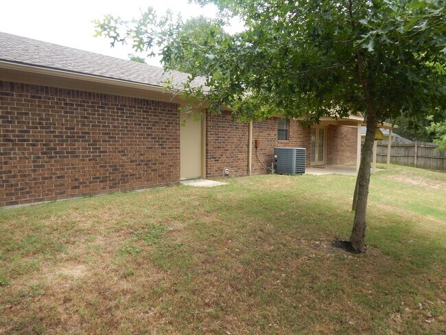 Building Photo - 808 Corey Dr