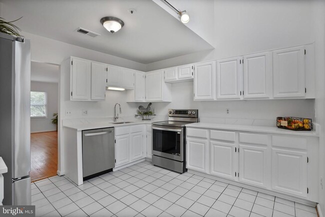 Building Photo - 4223 N Carlin Springs Rd