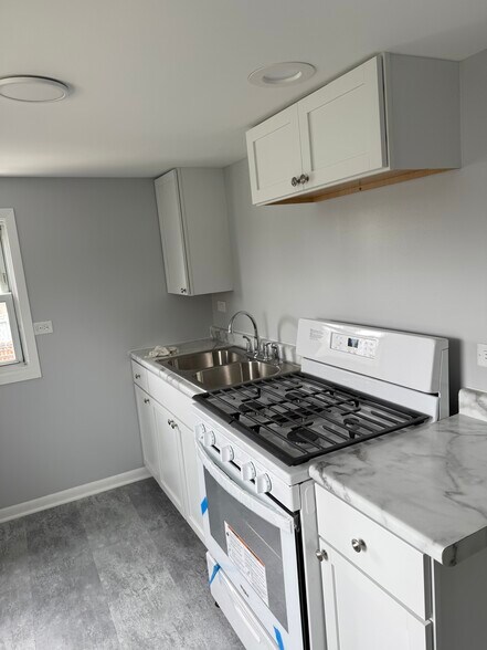 Building Photo - 154 E Mill St