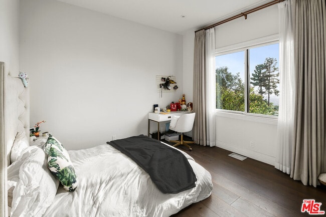 Building Photo - 1845 Loma Vista Dr