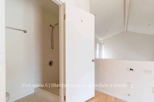 Building Photo - Loft Condo with Views & Deck
