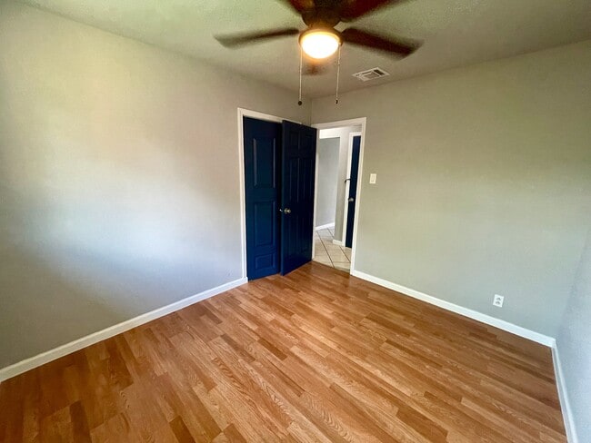 Building Photo - 9451 Hindi Dr