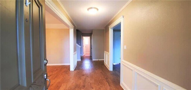 Building Photo - 1403 Canoe Brook Dr
