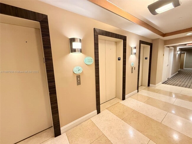 Building Photo - 253 NE 2nd St