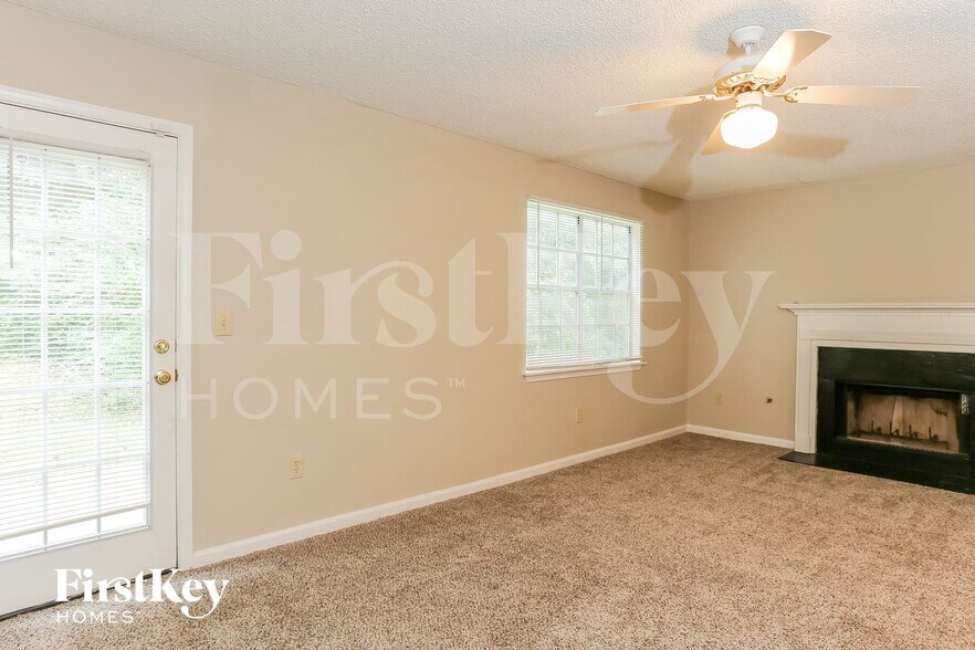 Building Photo - 993 Cherry Laurel Dr