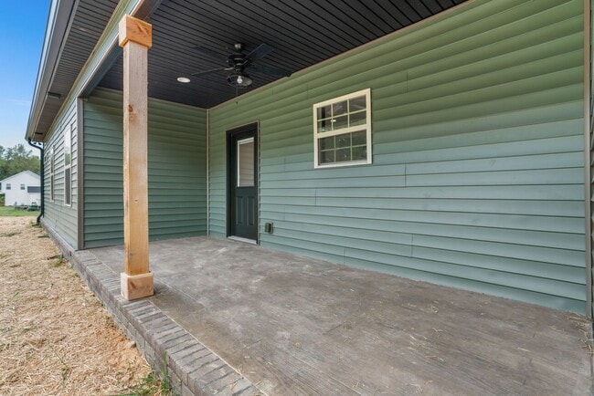 Building Photo - 3 Bedroom Home For Rent Near Dover Road!