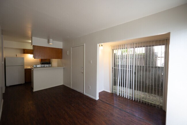Building Photo - West Campus condos in small complex! W/D i...