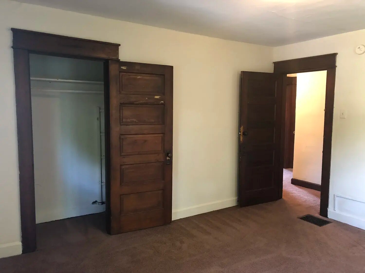 Building Photo - 518 E 2nd St