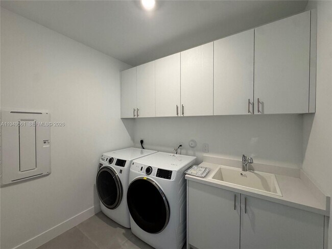 Building Photo - 19749 NE 16th Pl