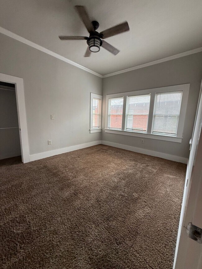 Building Photo - Spacious 3 Bed Near Downtown & OU Health + W/D Included & Driveway Parking