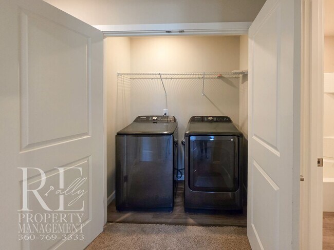 Building Photo - Bright Bremerton Home with A/C, and Fully Fenced Yard