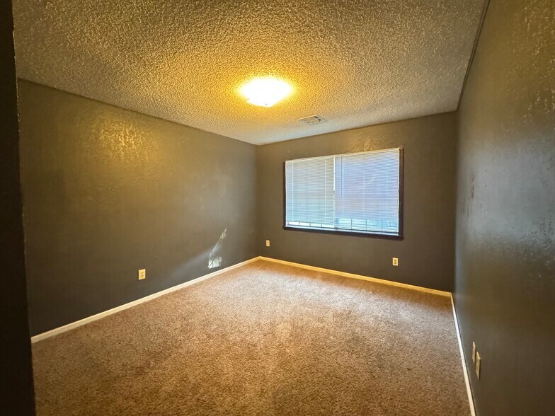 Building Photo - 7740 Doris Dr