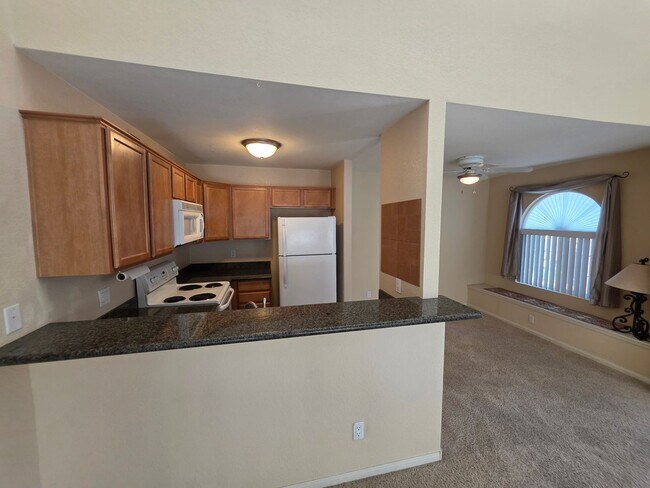 Building Photo - Resort Style Condo At The Lakes