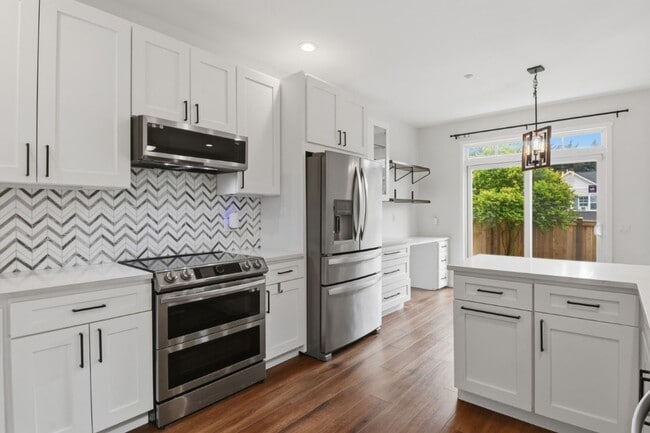 Building Photo - 3Bd/2.5Ba Edmonds Townhome