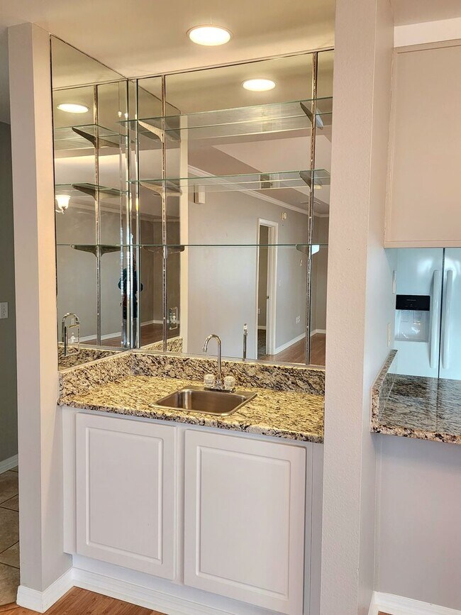 Building Photo - 2/2 Home in Lakeview Villas!