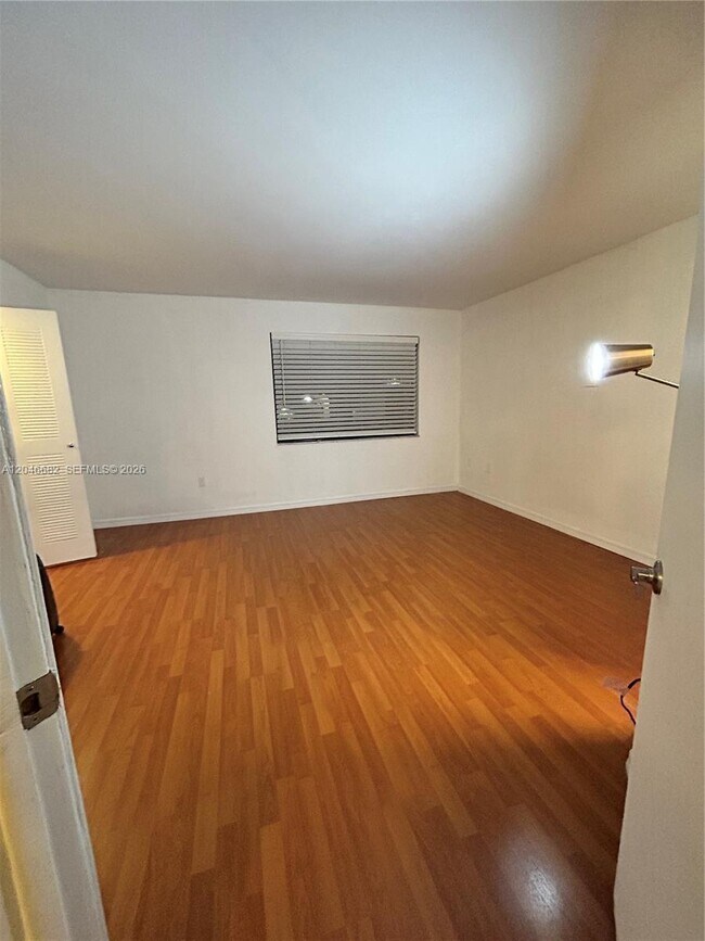 Building Photo - 9421 Fontainebleau Blvd