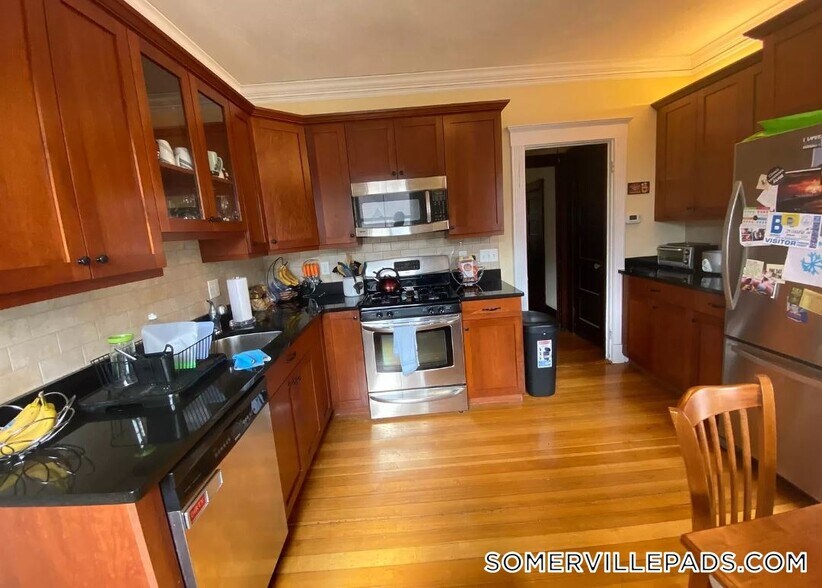 Building Photo - 79 College Ave