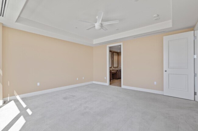 Building Photo - 2211 E Camelback Rd