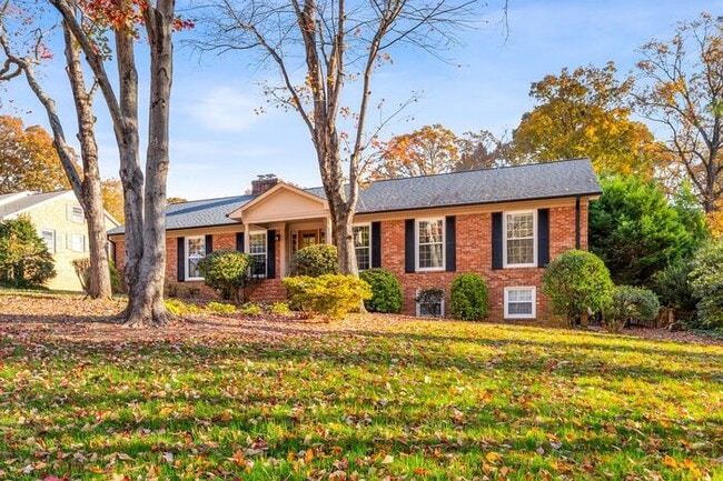 Building Photo - NW, Updated, Wood Floors, SS Appl., Den, D...