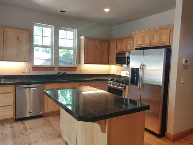 Building Photo - Charming 3x2.5 Modern Craftsman Home in NW Crossing with Private Backyard Oasis and Bonus Room Up...