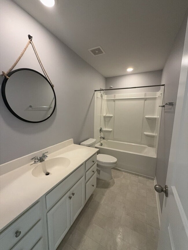 Building Photo - 838 Redbud Ln