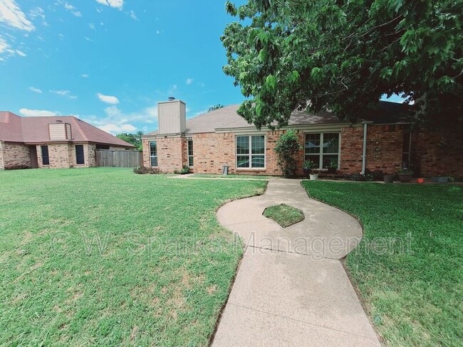 Building Photo - 926 Westover Dr