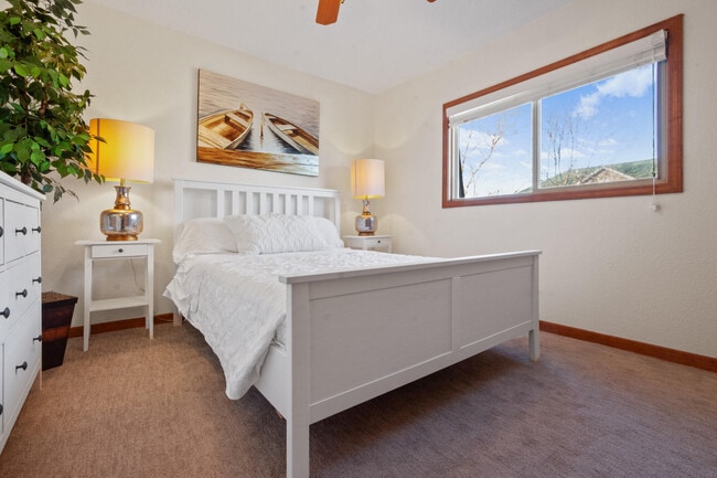 Building Photo - 204 Elmhurst Ct