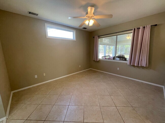 Building Photo - Unfurnished, Long Term Rental in Sun City!