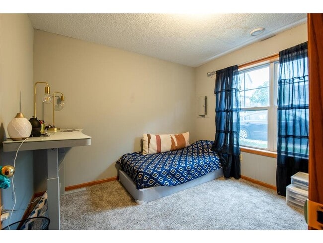 Building Photo - 5724 4th St NE