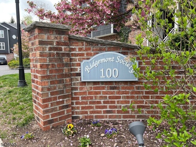 Building Photo - 100 Glenridge Ave