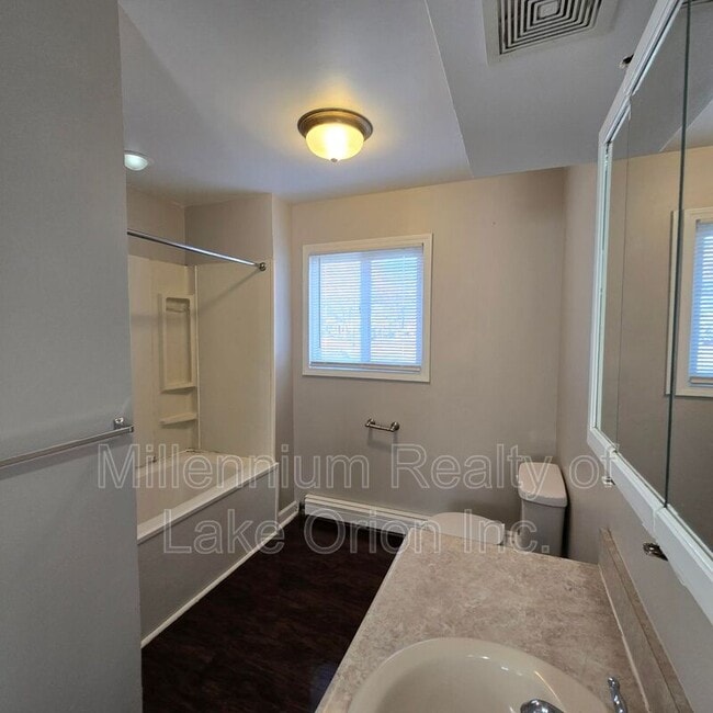 Building Photo - 644 E Meyers Ave