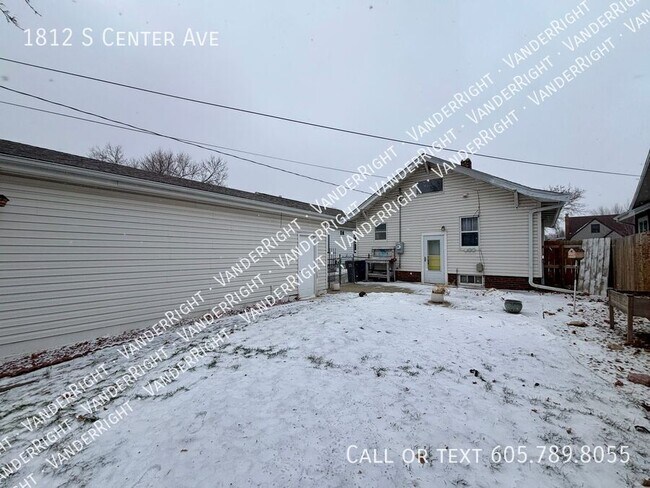 Building Photo - 1812 S Center Ave
