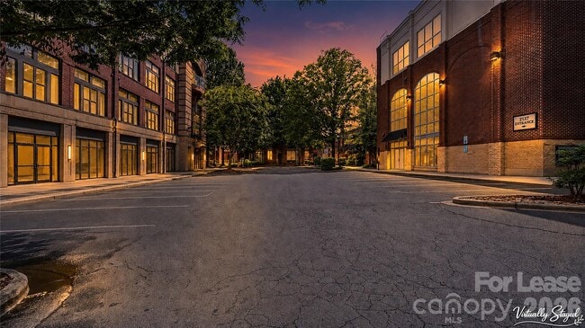 Building Photo - 2125 Southend Dr