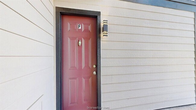 Building Photo - 806 Oran Cir