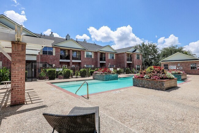 Building Photo - 2865 Westhollow Dr