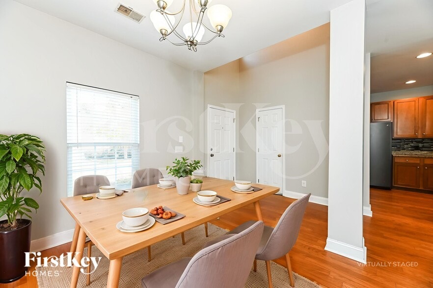 Building Photo - 337 Lakewind Dr