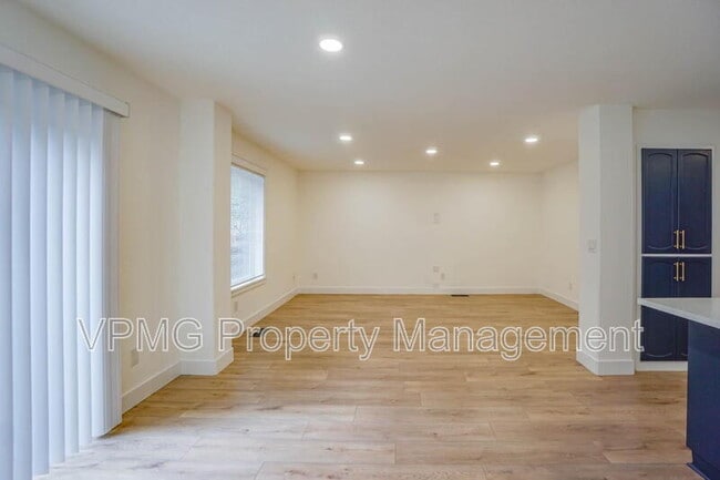 Building Photo - 423 NW 153rd St