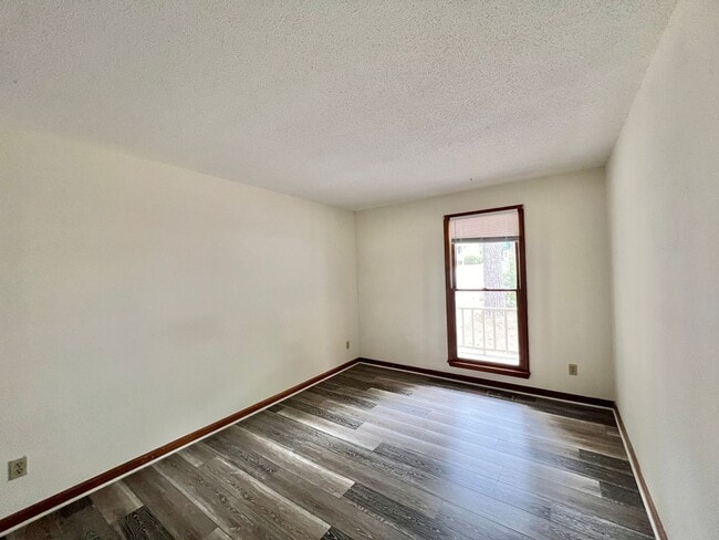Building Photo - **OFFERING WAIVED APPLICATION FEES & $100 ...