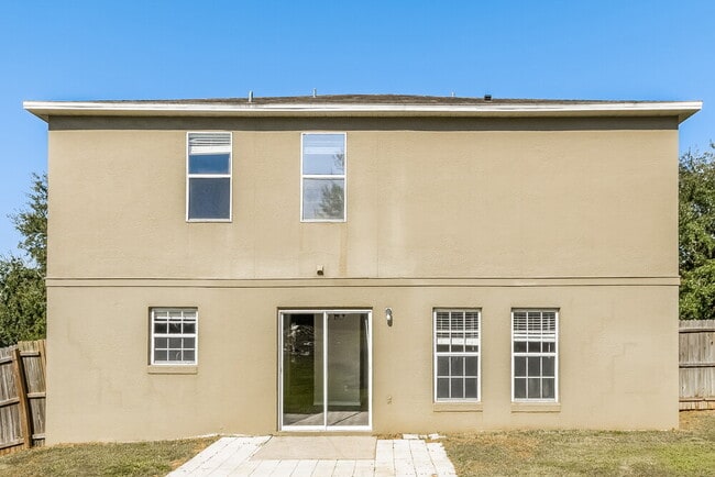 Building Photo - 1915 Crestridge Dr