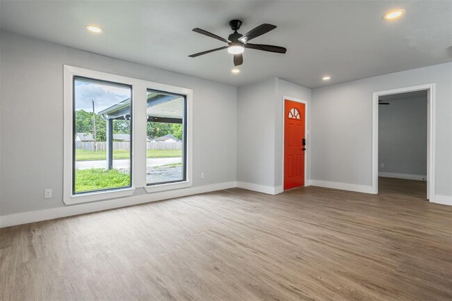 Building Photo - 2207 Mykawa Rd