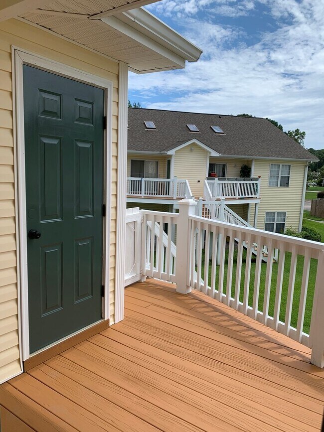 Building Photo - 2 Bedroom, 2 Bath Condo in Holton Place - ...