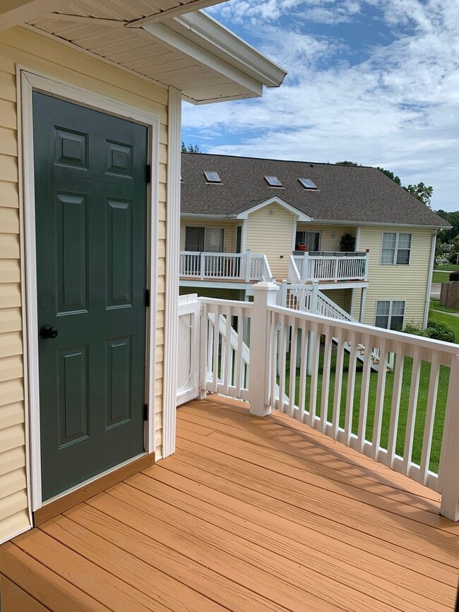 Building Photo - 2 Bedroom, 2 Bath Condo: NEW kitchen appli...