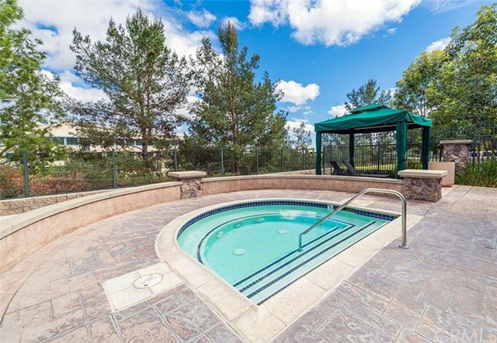 Jacuzzi - 45 Tulare Dr
