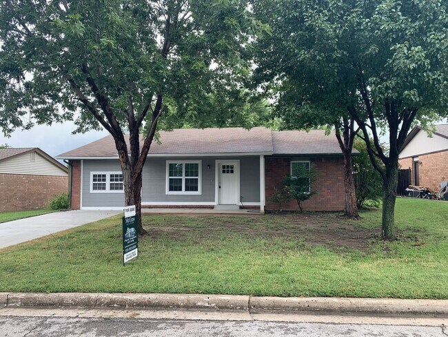 Primary Photo - Well Maintained Home In Glenpool!