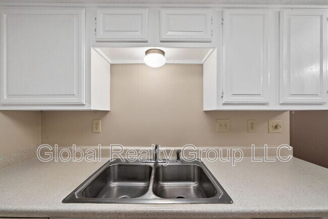 Building Photo - 4834 Sorrento