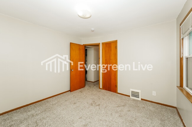 Building Photo - 4777 E 93rd St