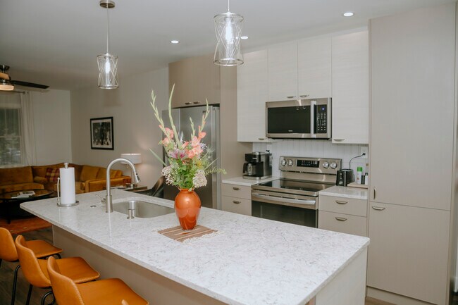 Building Photo - 608 N Emerson Ave