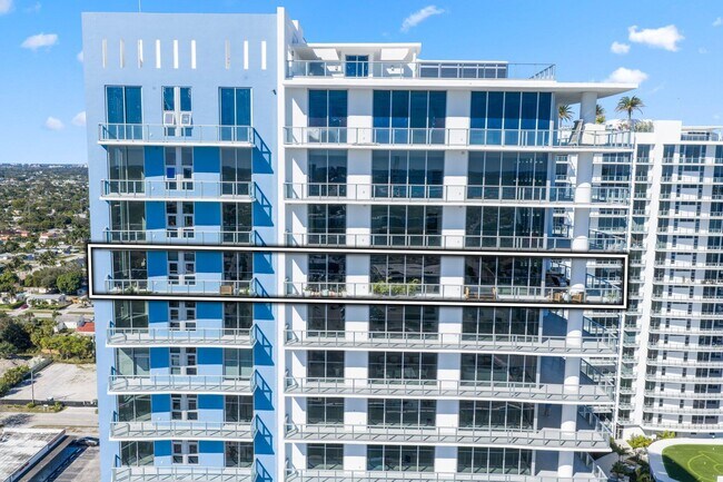 Building Photo - 220 Lake Shore Dr