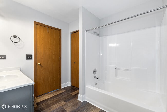 Building Photo - 417 Van Gogh Cir